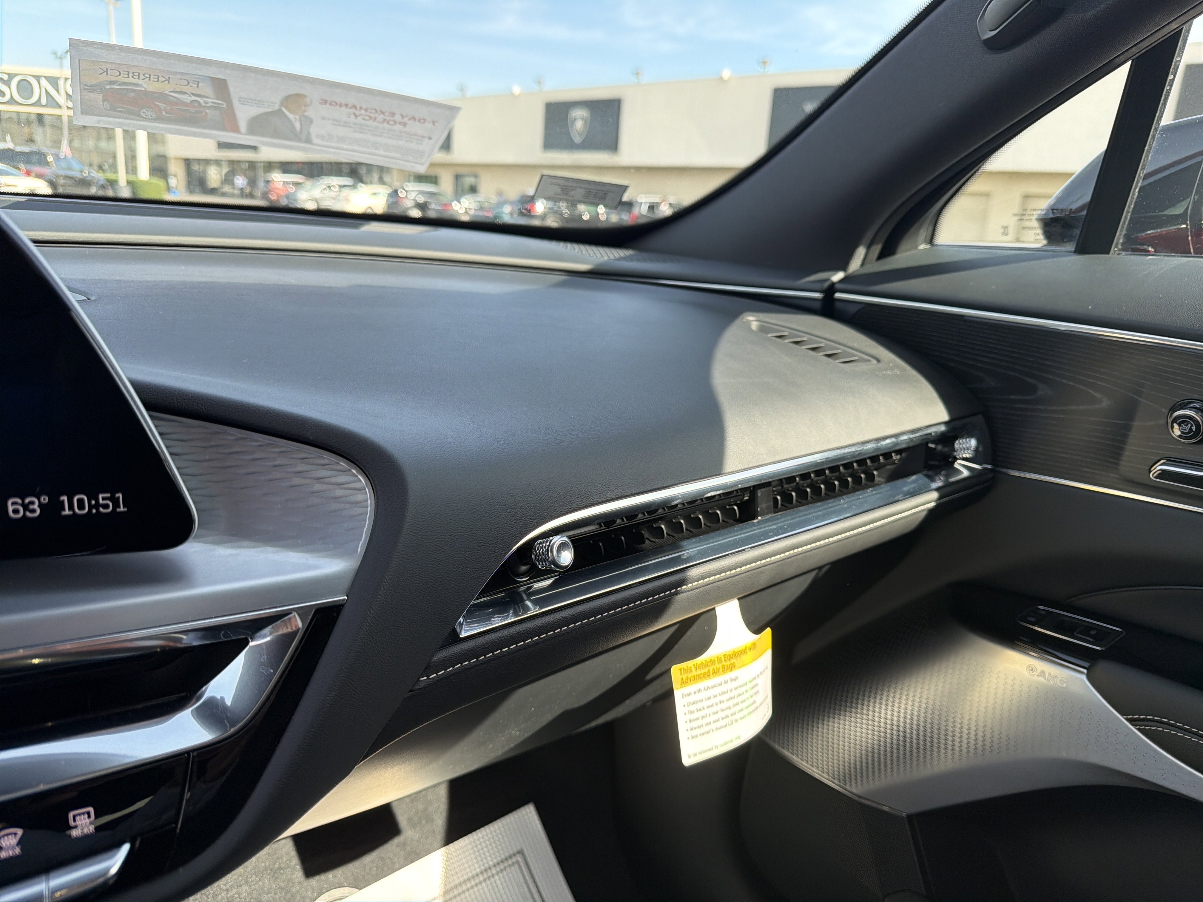 2024 Cadillac LYRIQ Luxury 2