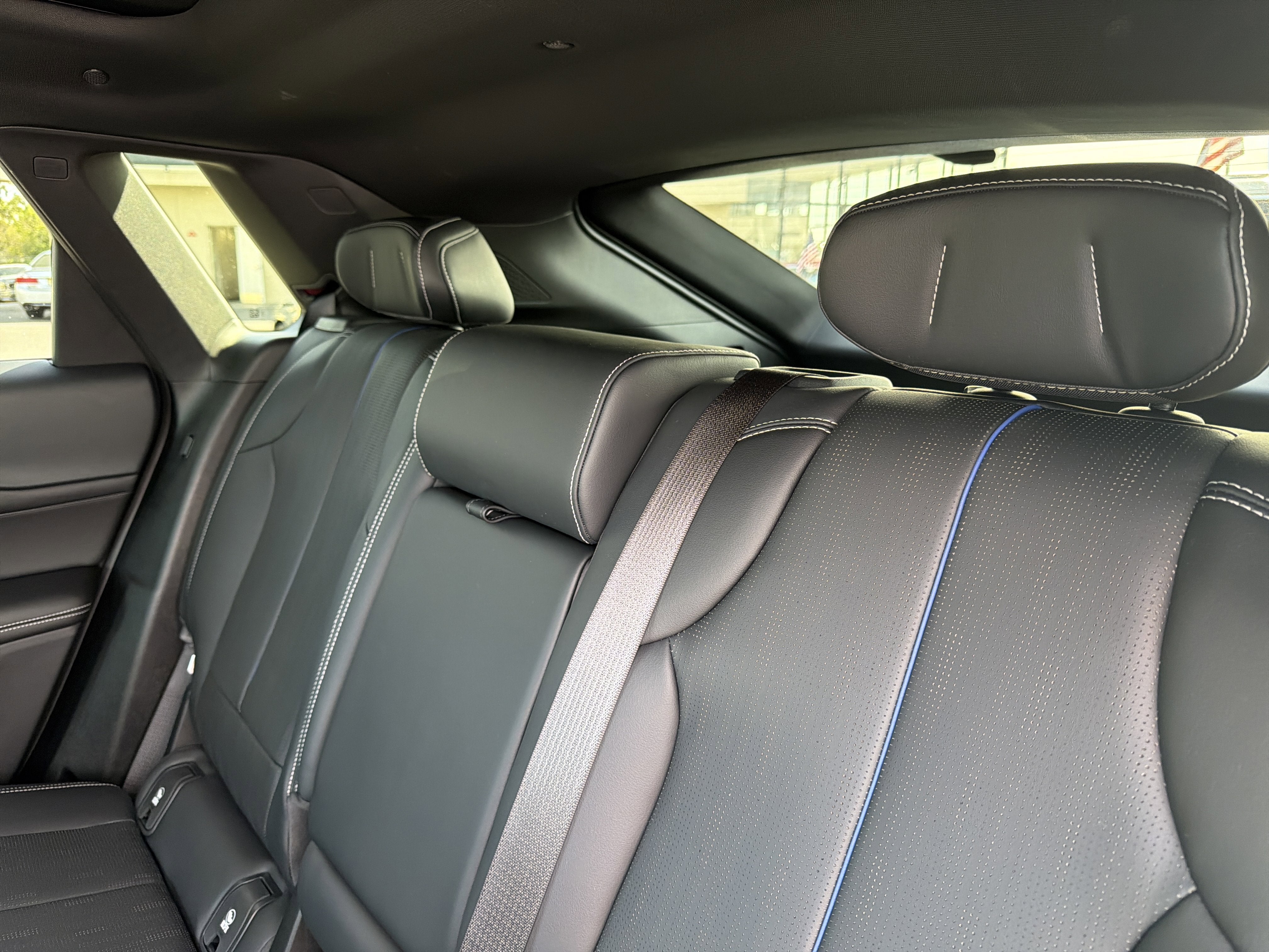 2024 Cadillac LYRIQ Luxury 2