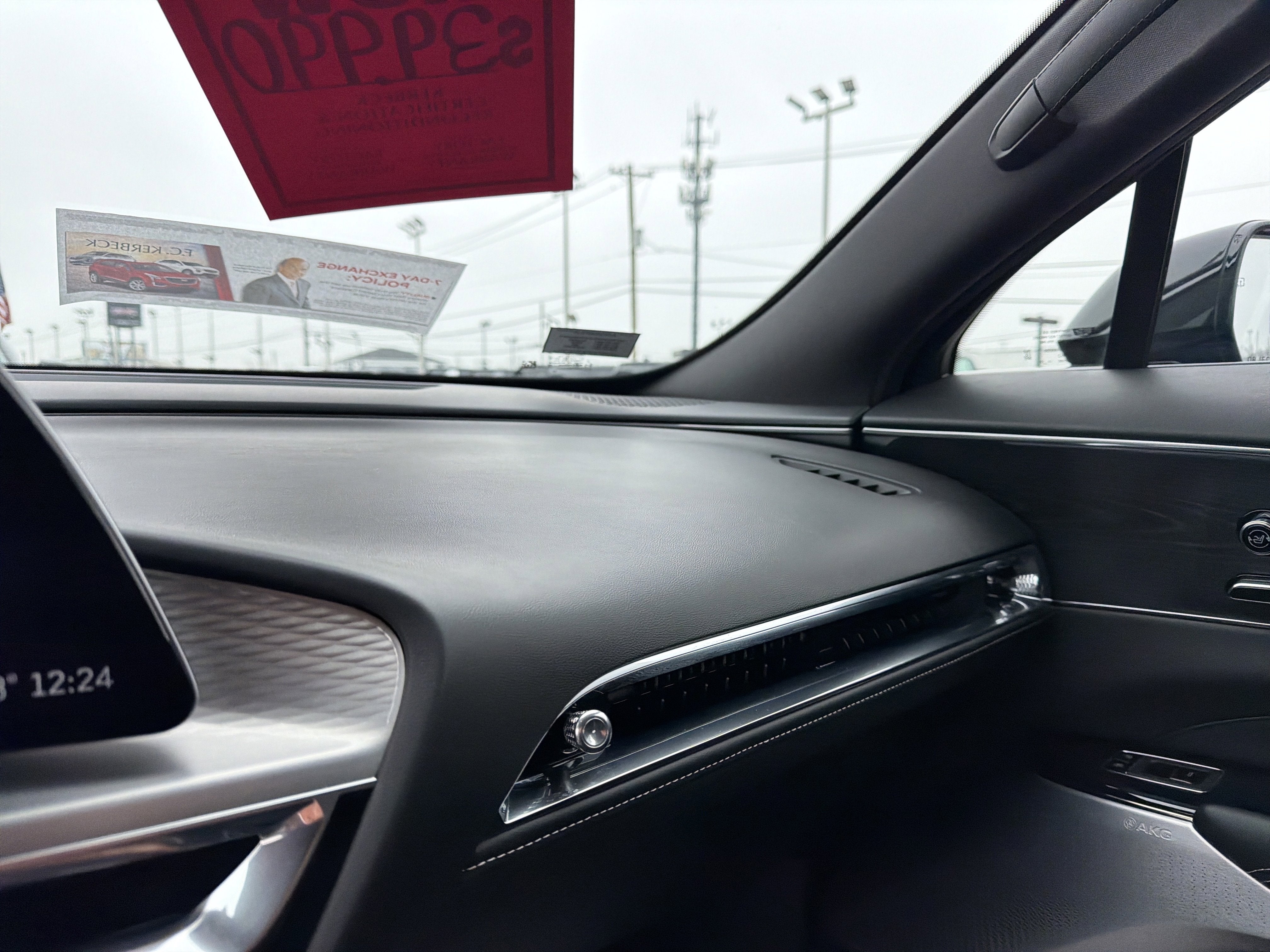 2024 Cadillac LYRIQ Luxury 2