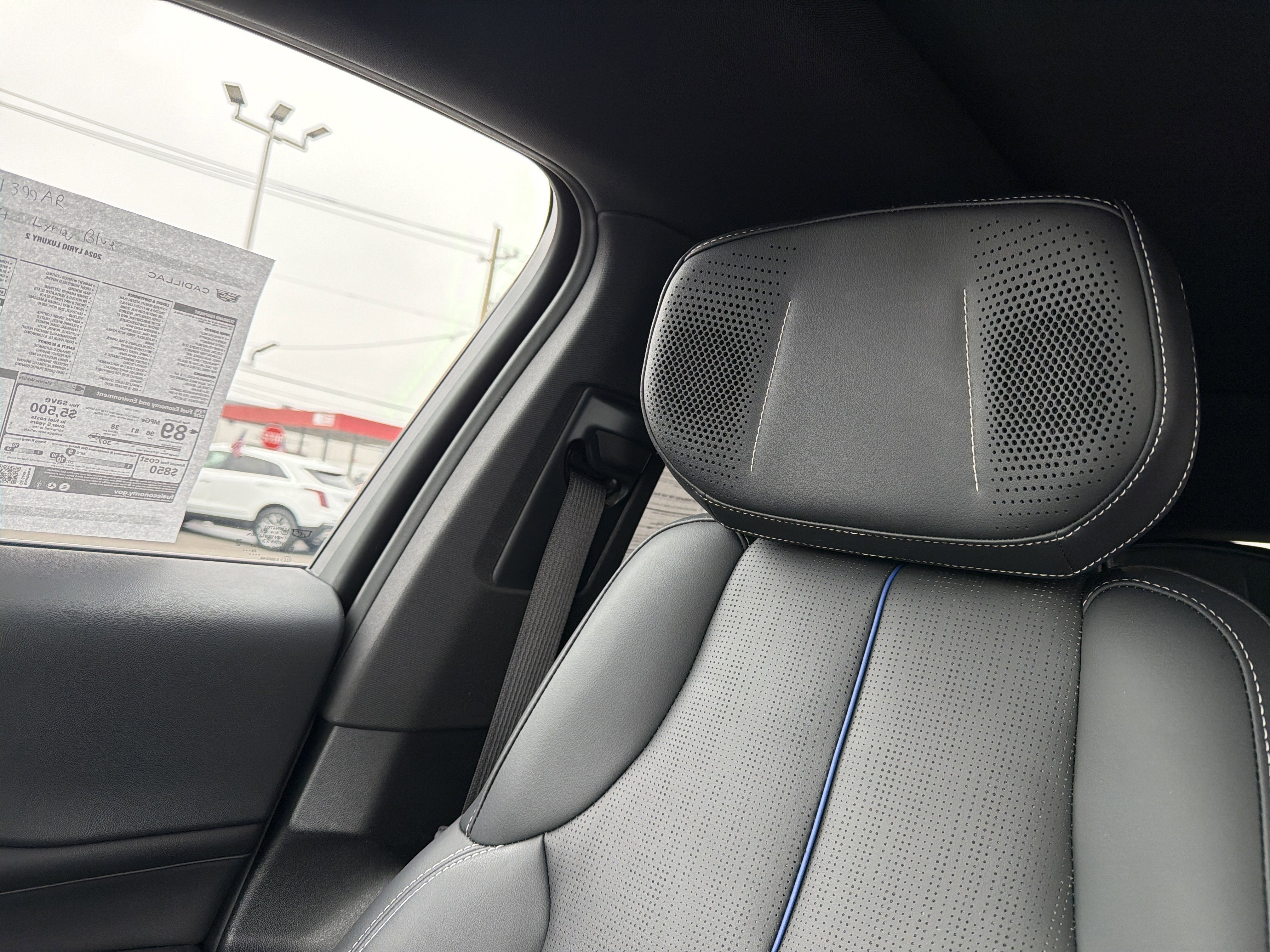 2024 Cadillac LYRIQ Luxury 2