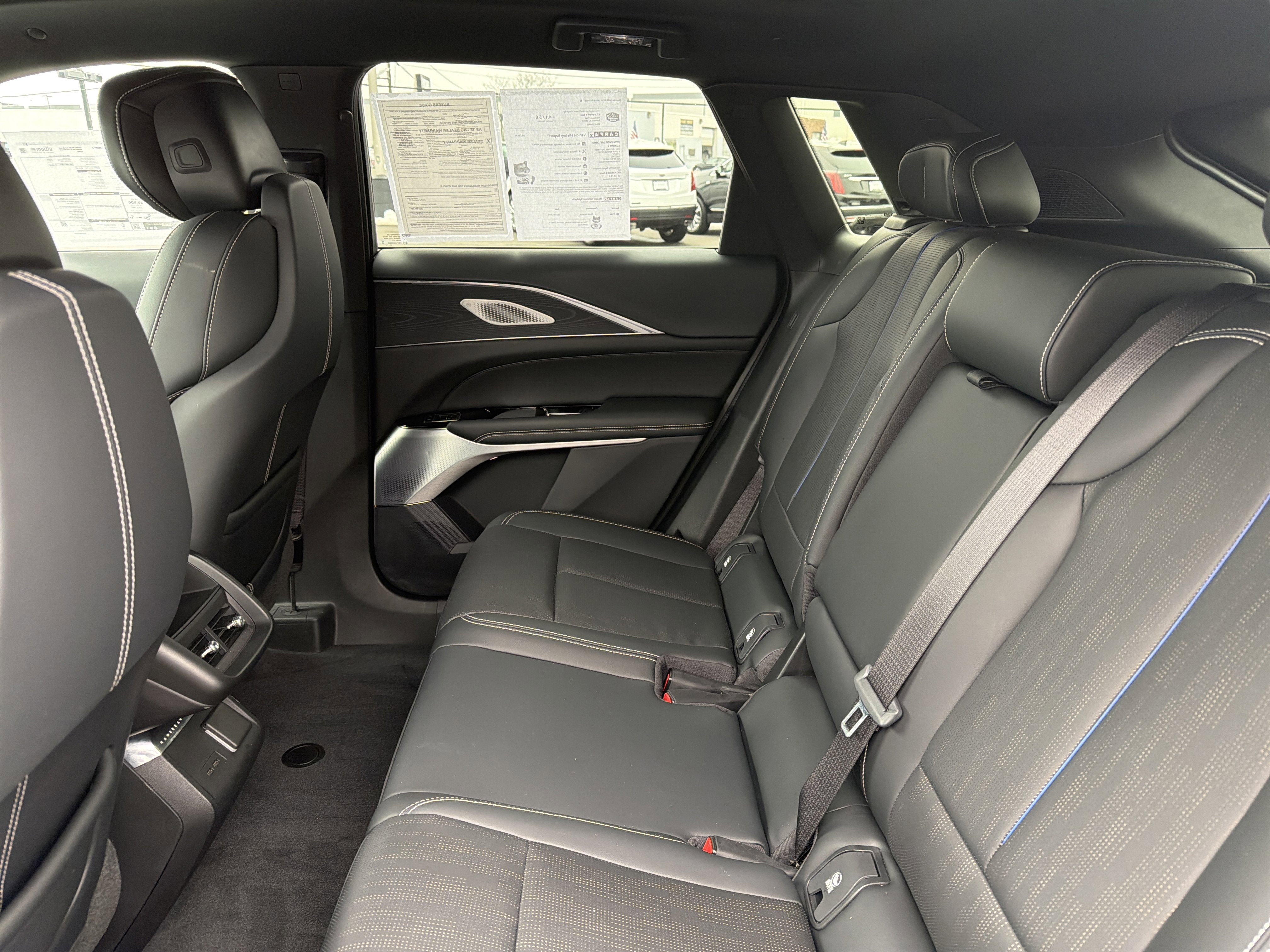 2024 Cadillac LYRIQ Luxury 2