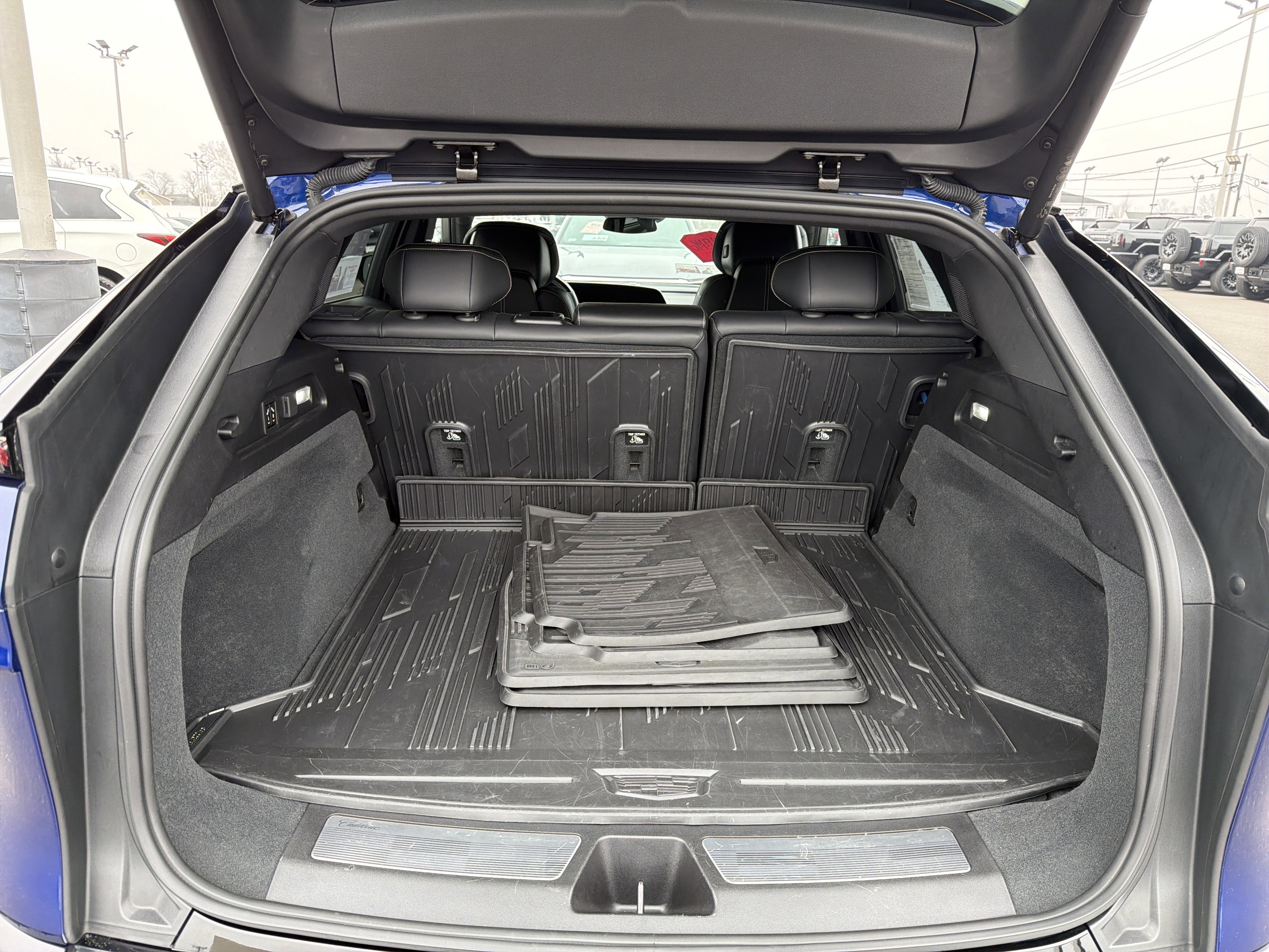 2024 Cadillac LYRIQ Luxury 2