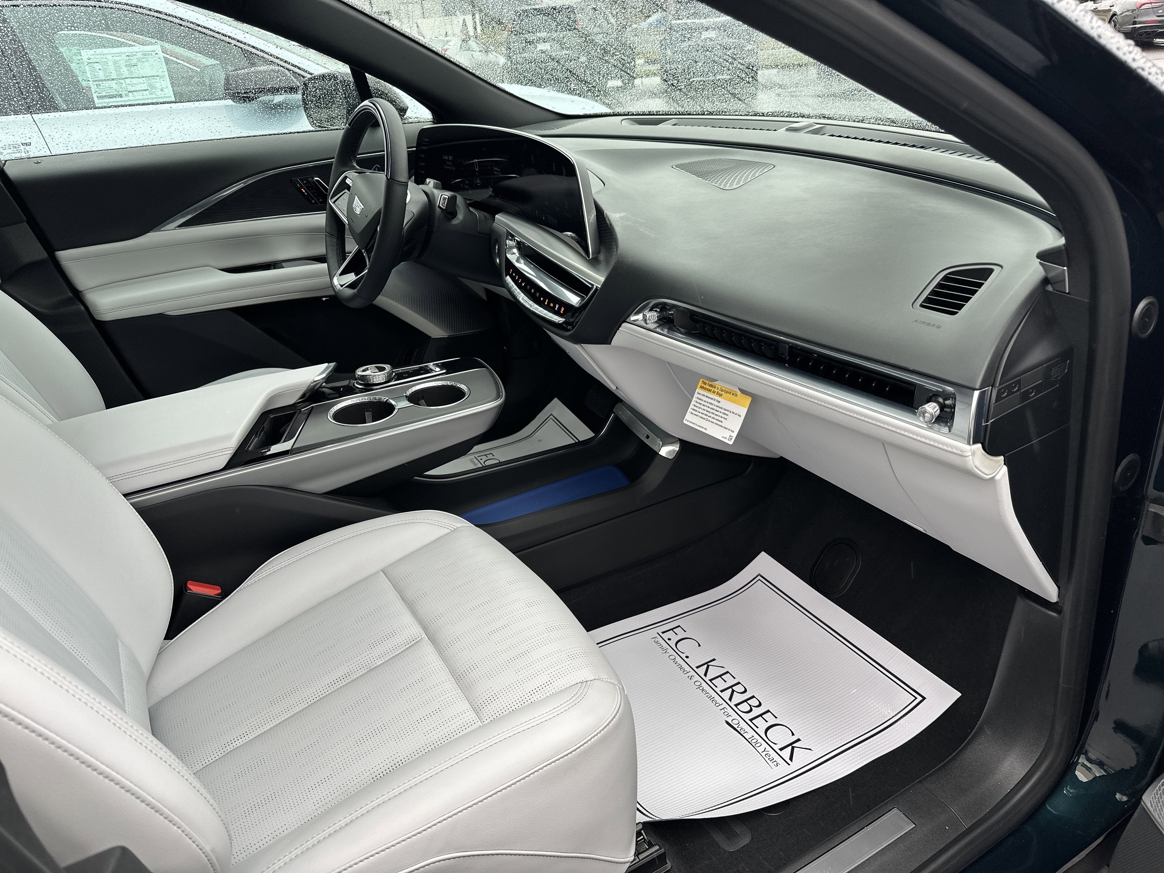 2024 Cadillac LYRIQ Sport 2