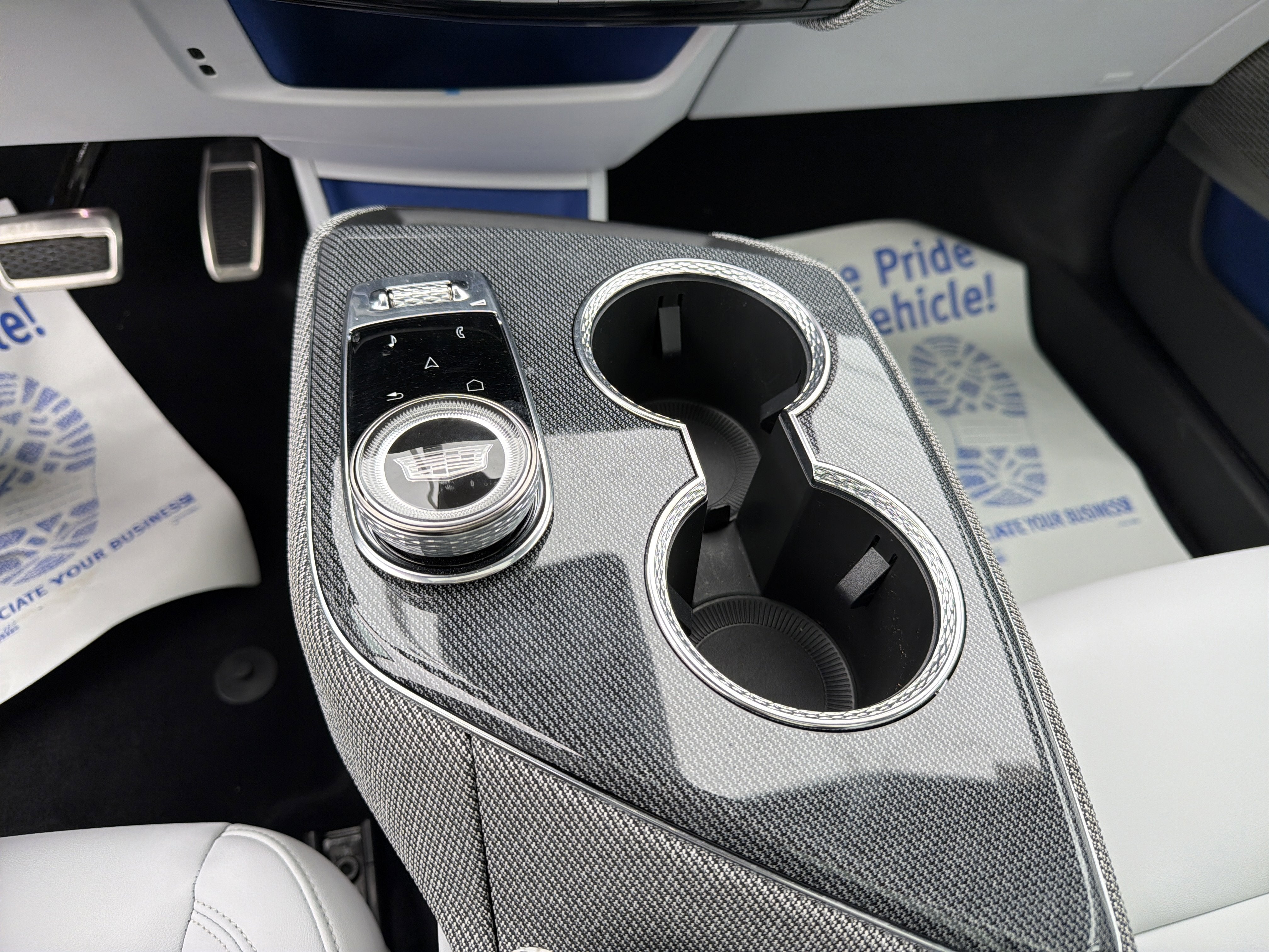 2025 Cadillac OPTIQ Luxury 1