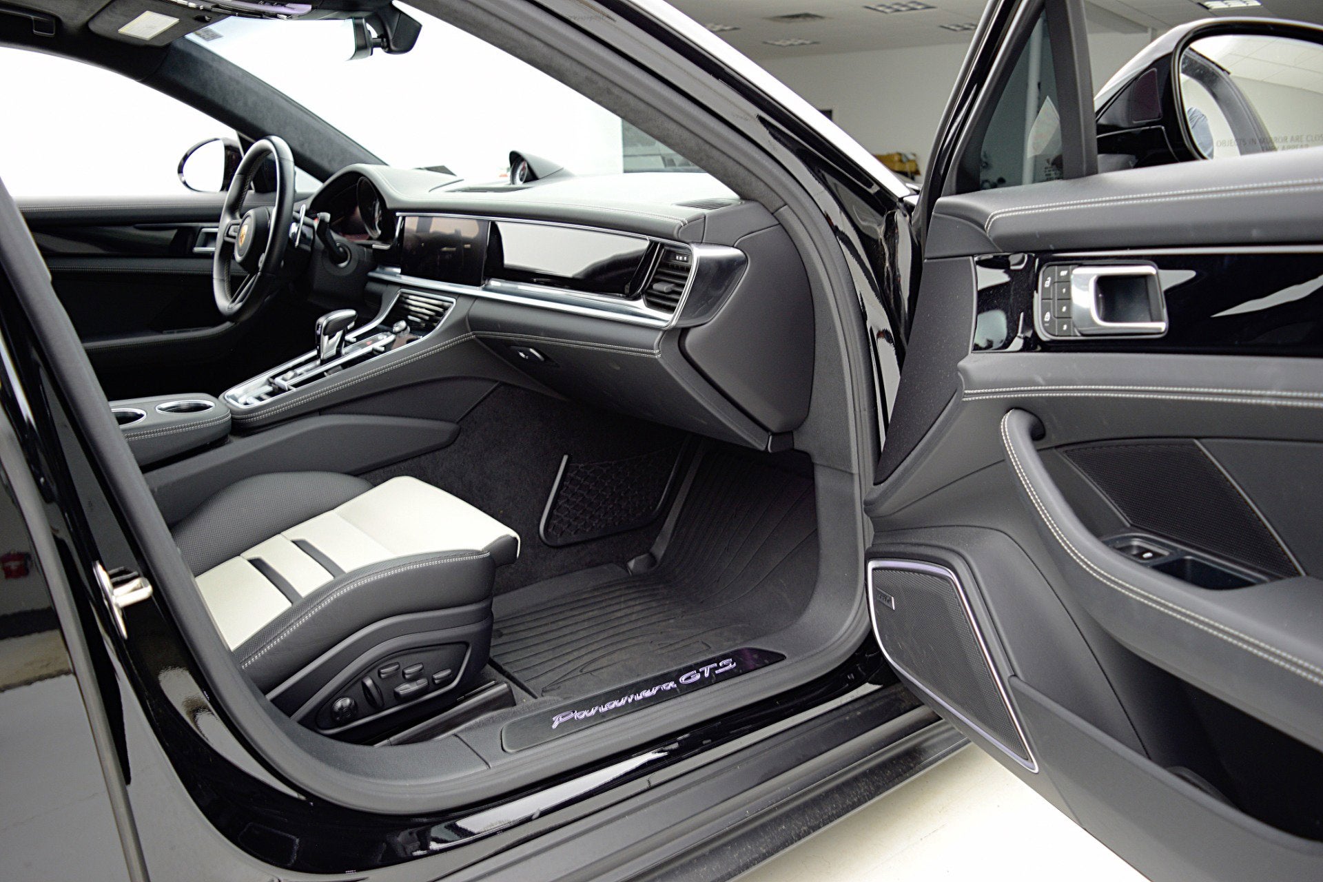 2023 Porsche Panamera GTS