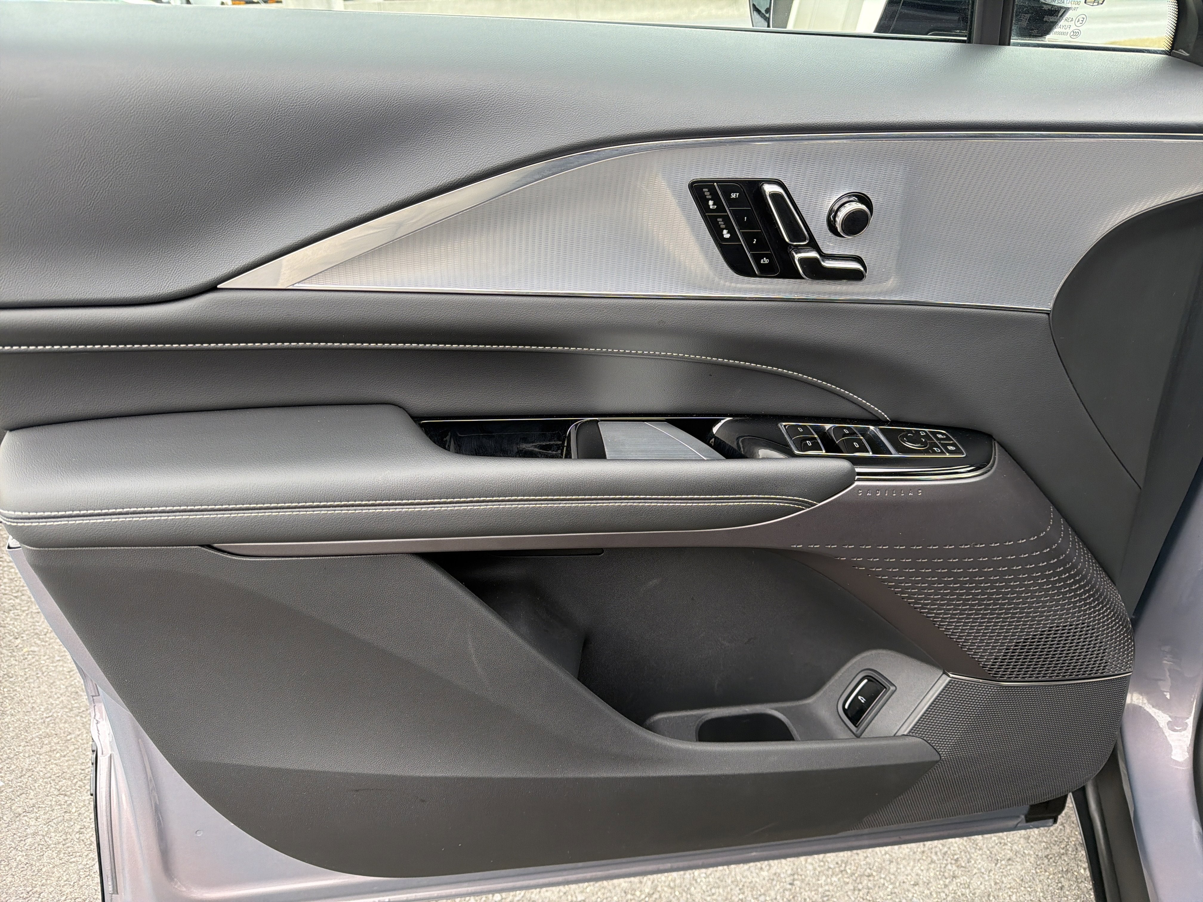 2024 Cadillac LYRIQ Tech