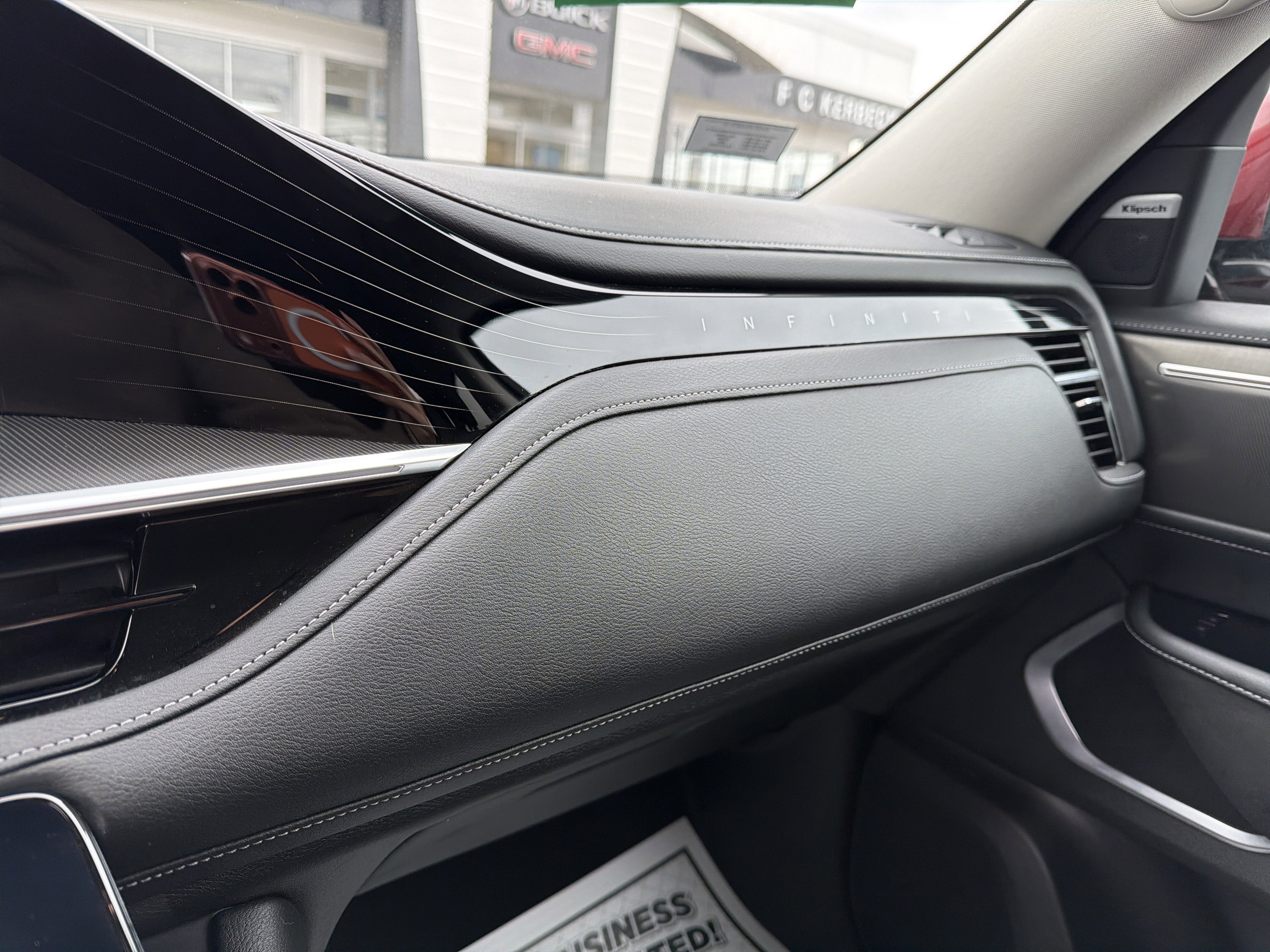 2025 INFINITI QX80 LUXE