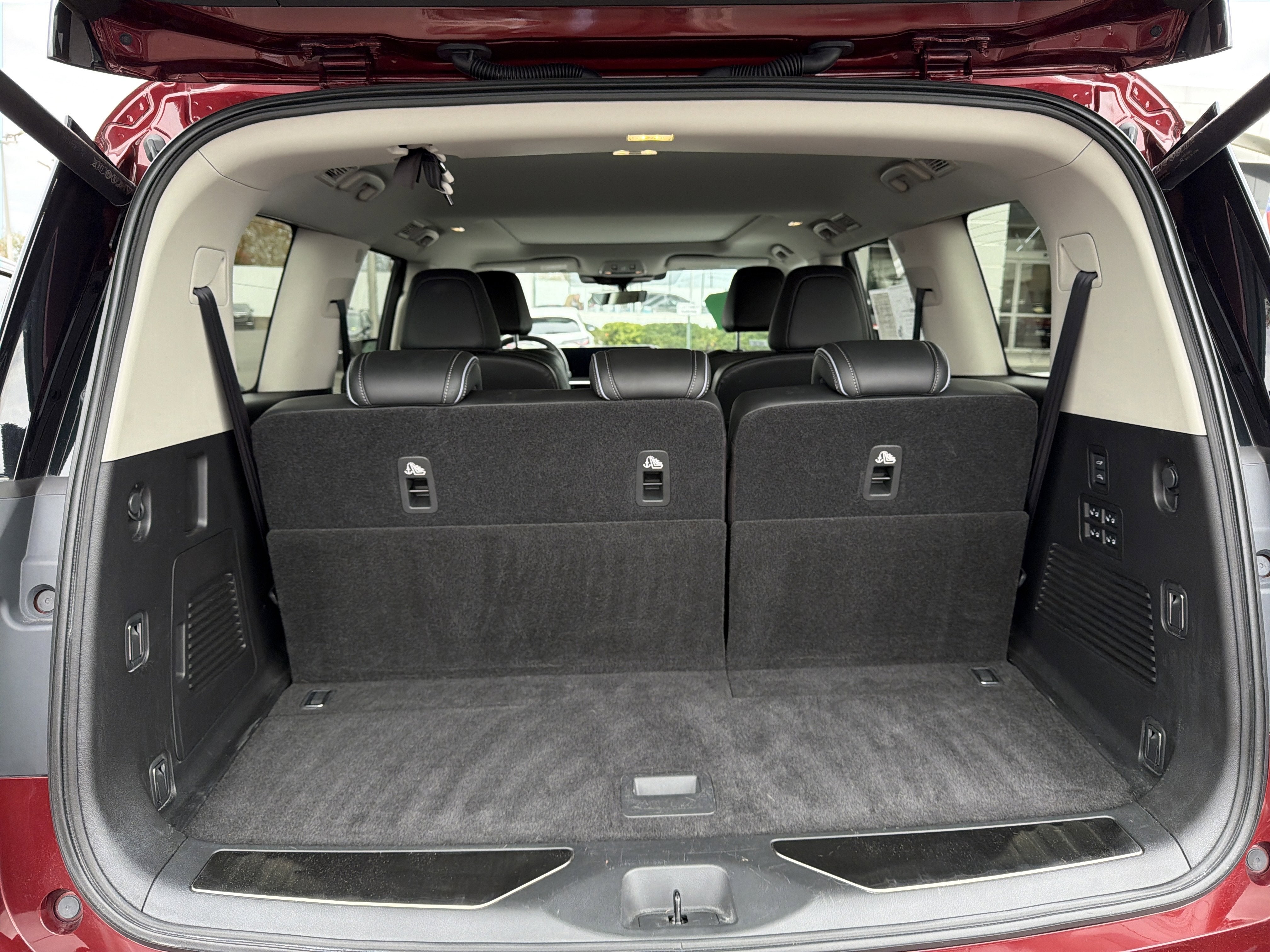 2025 INFINITI QX80 LUXE