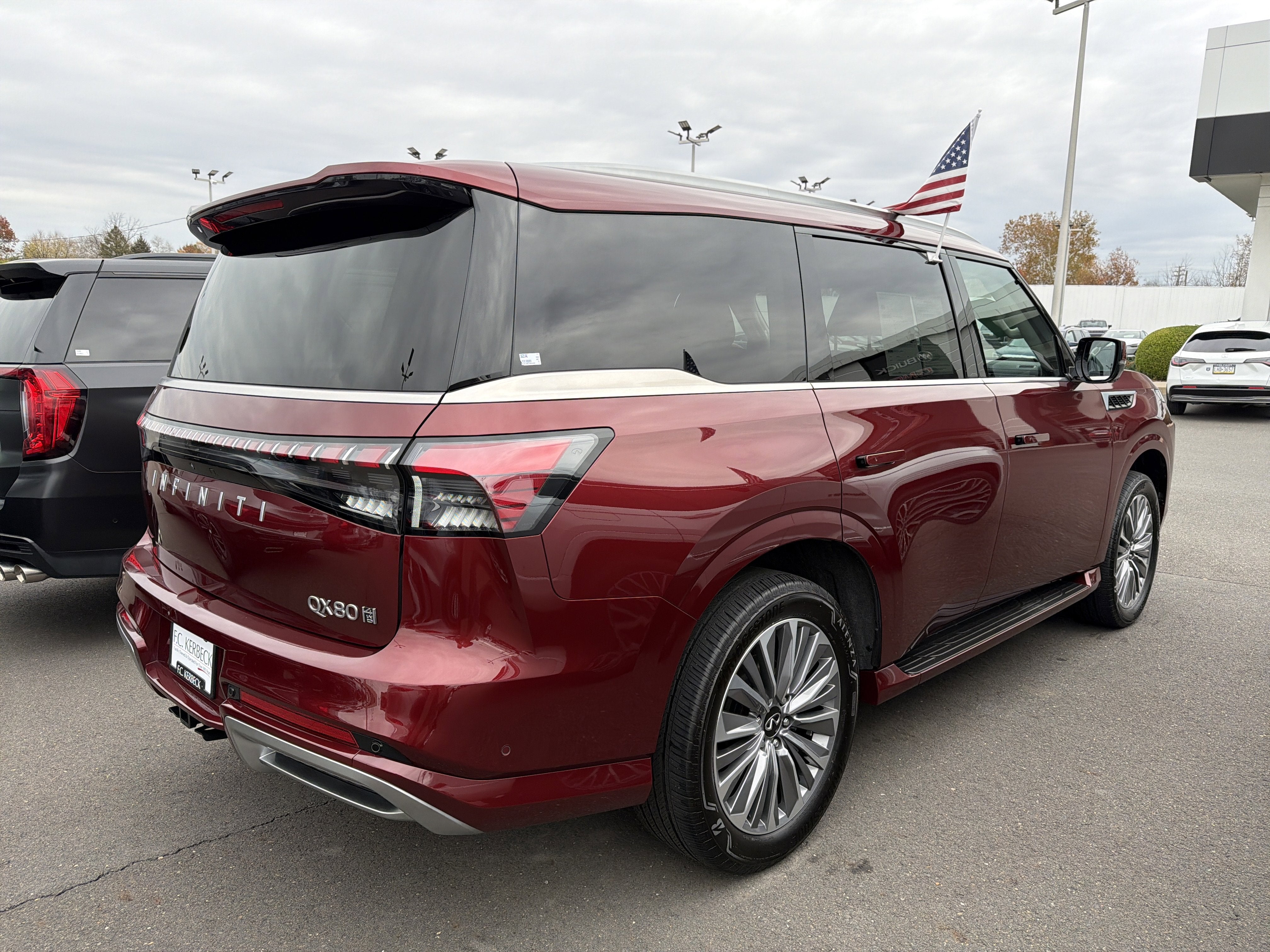 2025 INFINITI QX80 LUXE