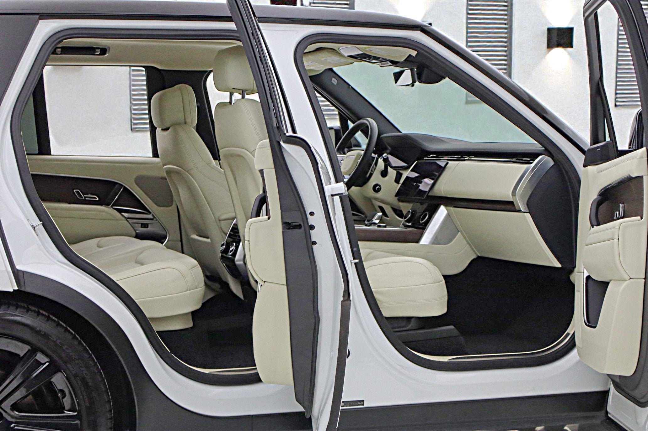 2023 Land Rover Range Rover P530 SE